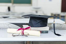 春招“黄金档”来袭：应届生看重落户政策 有企业招聘人数增五成